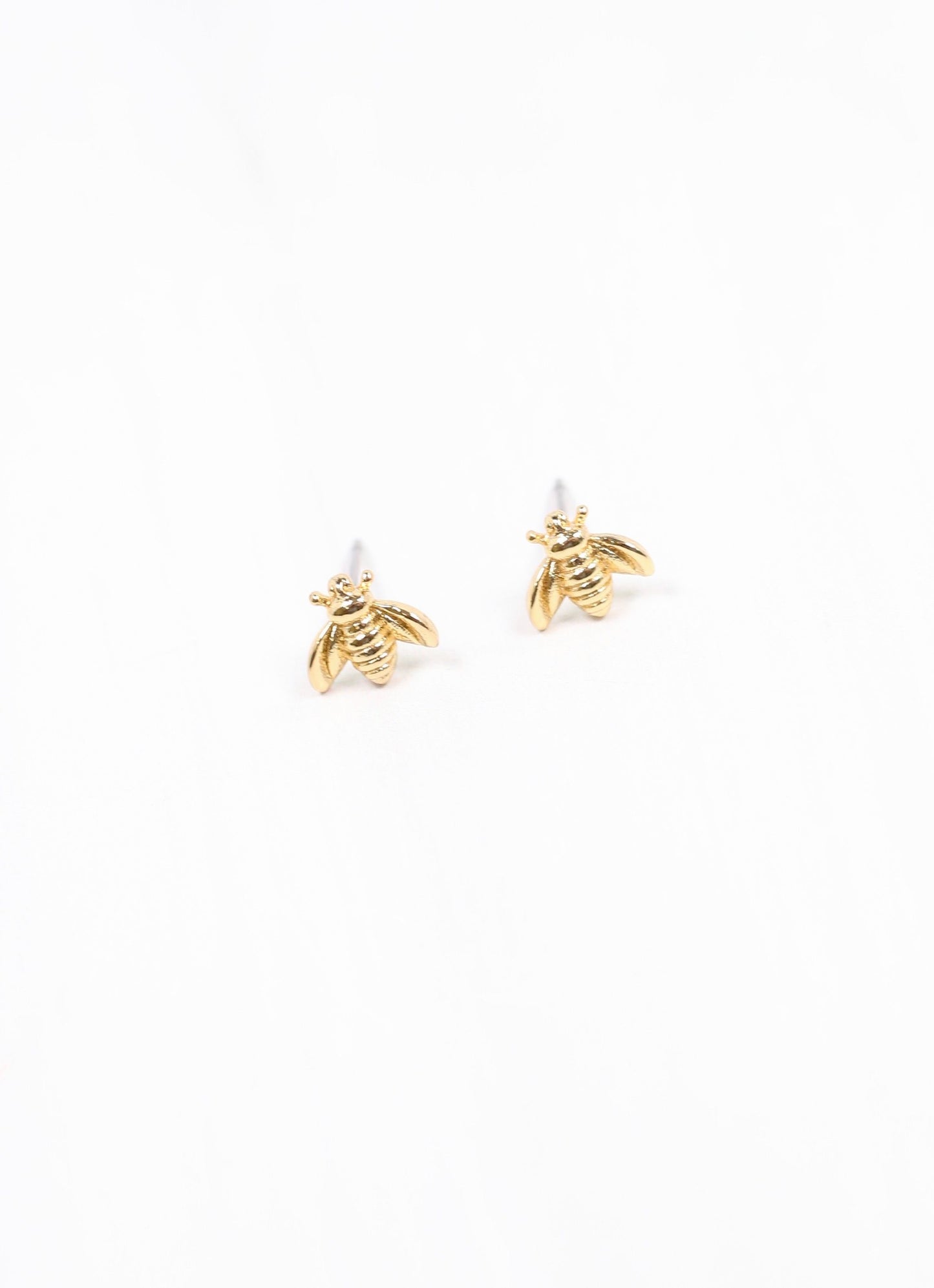 Buzzin Bee Earring GOLD