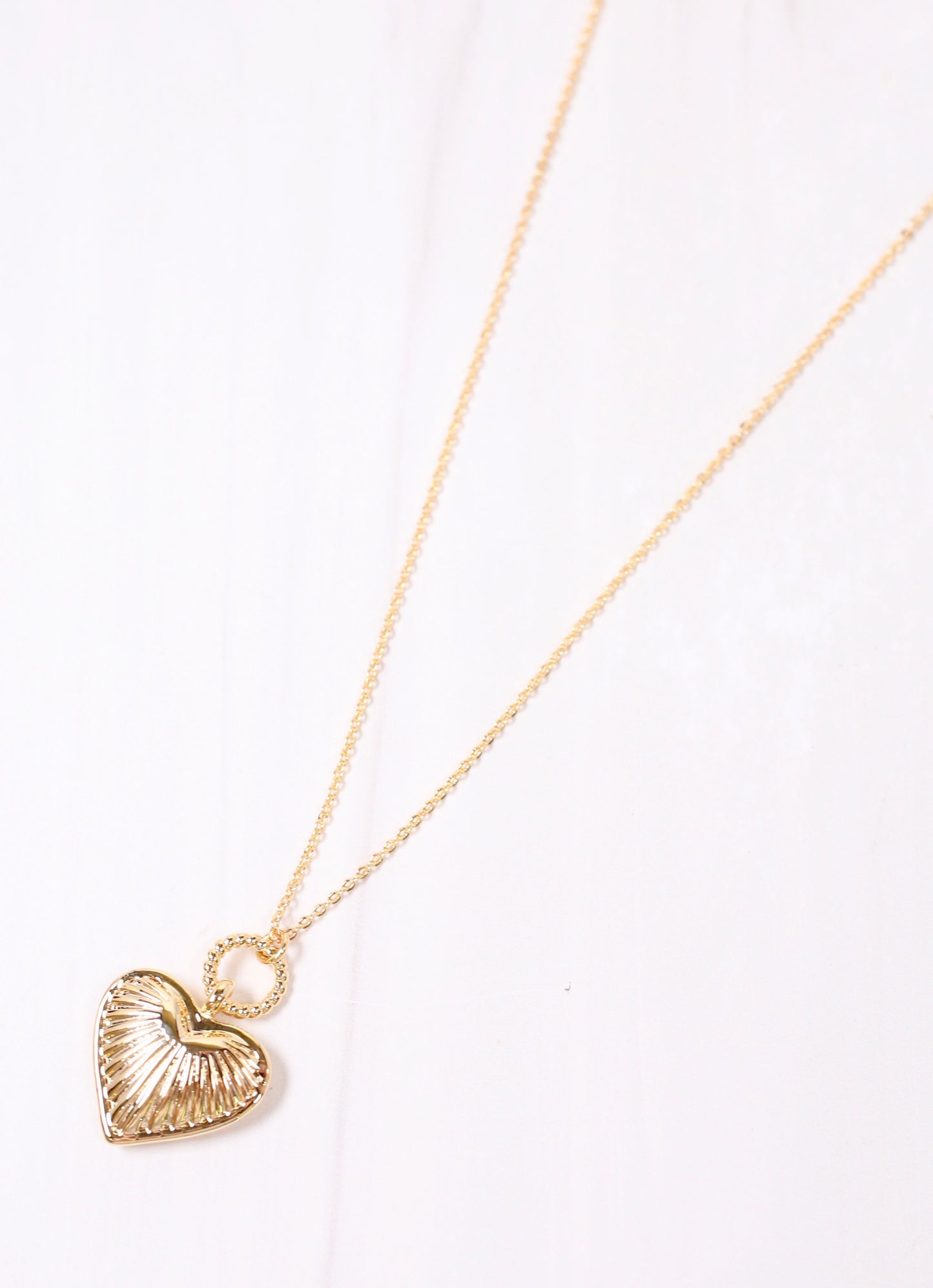 Shaylene Ribbed Heart Necklace GOLD