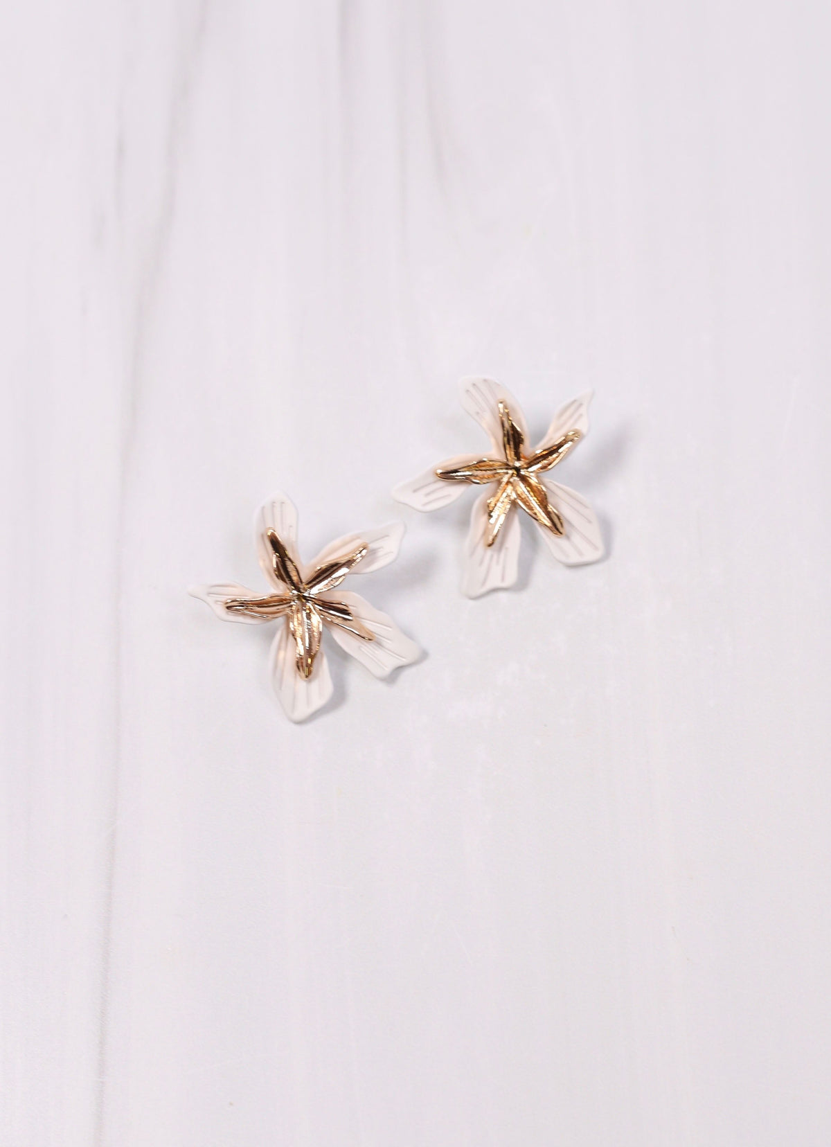Margaret Flower Stud Earring WHITE