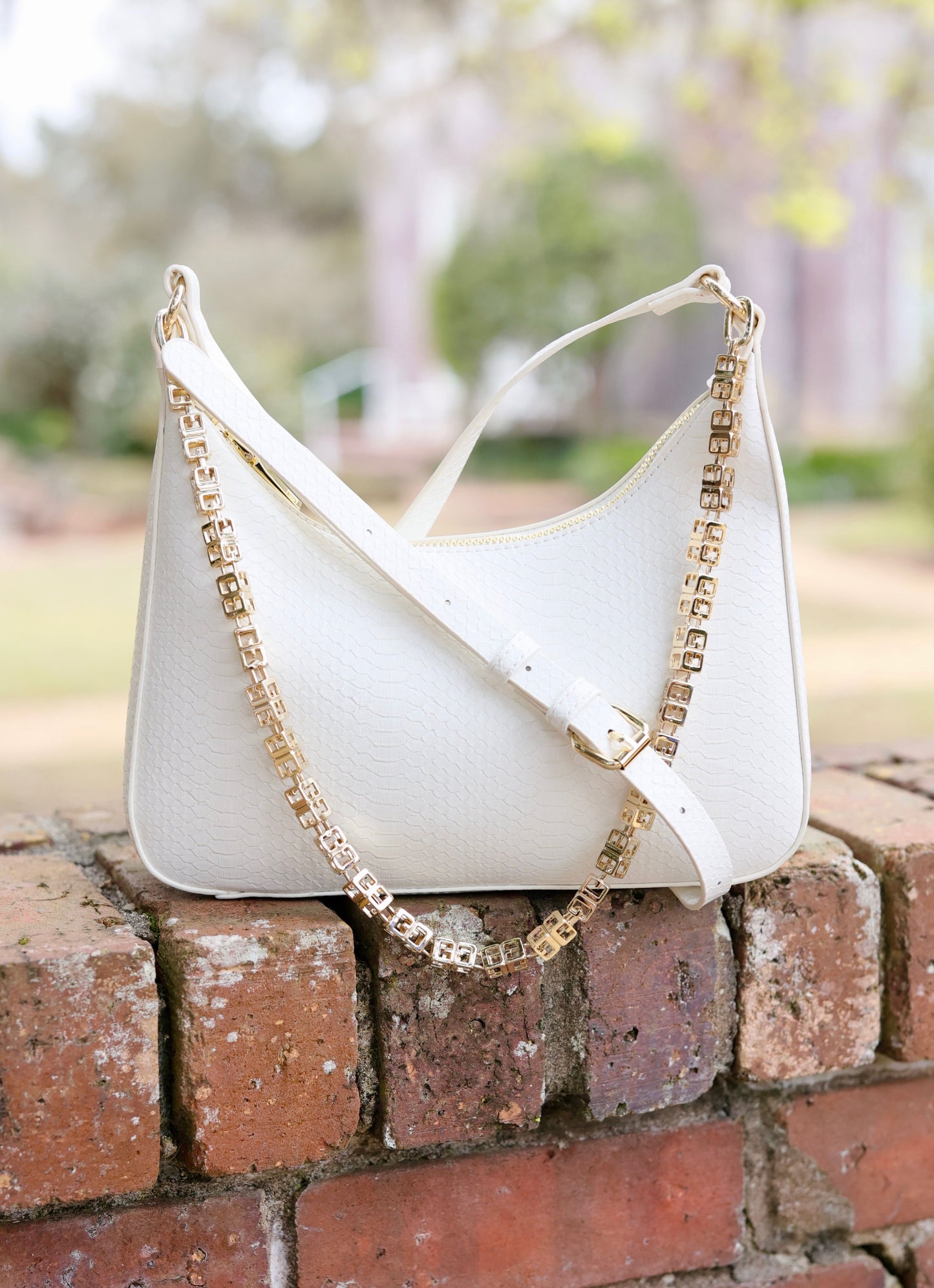 Billie Crossbody with Chain Cream