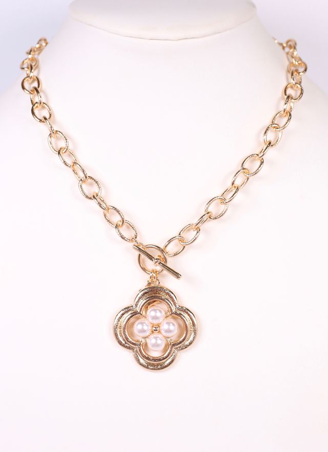 Pintel Necklace with Pearl Clover Pendant GOLD