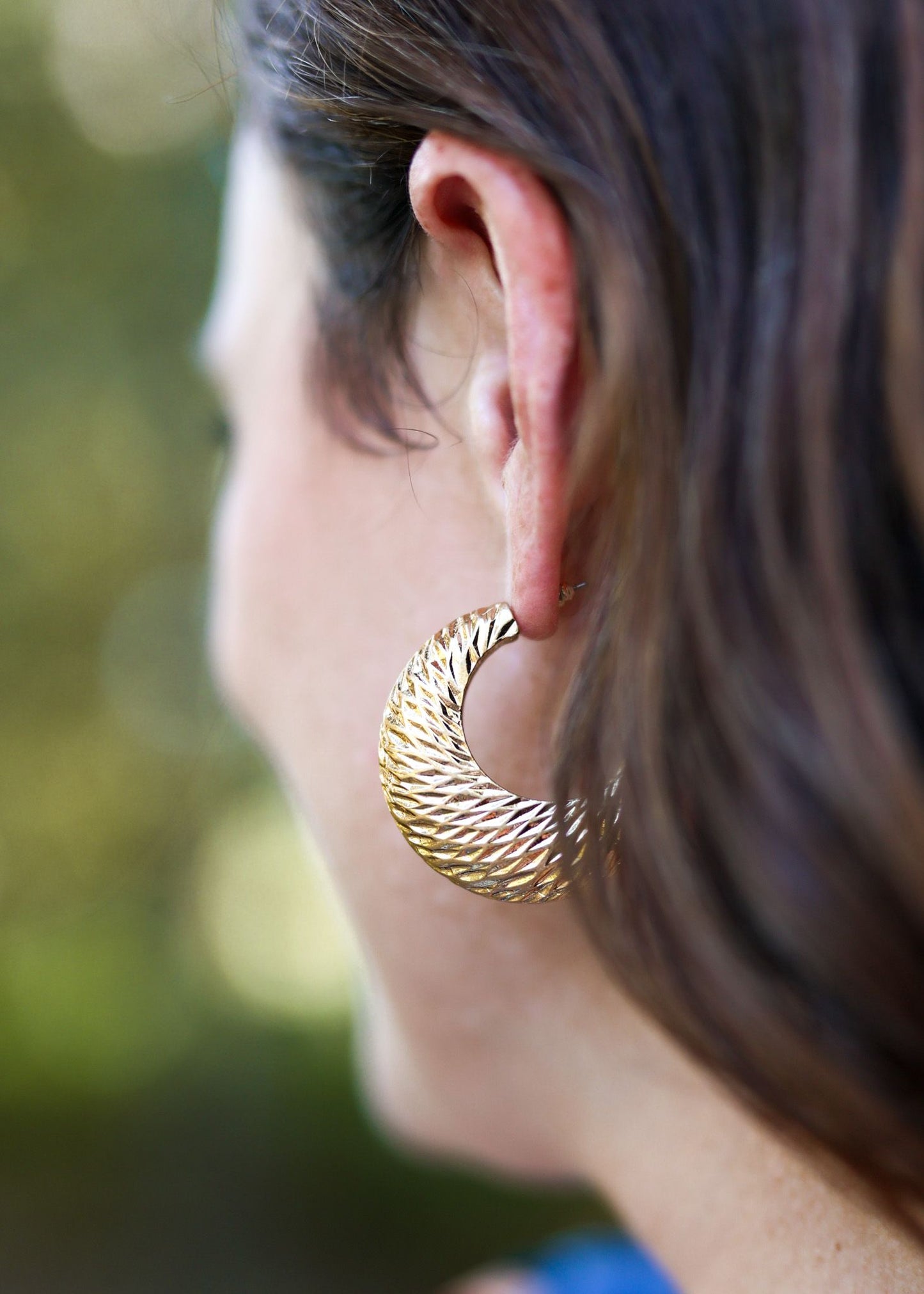 Eddie Textured Hoop Earring Gold