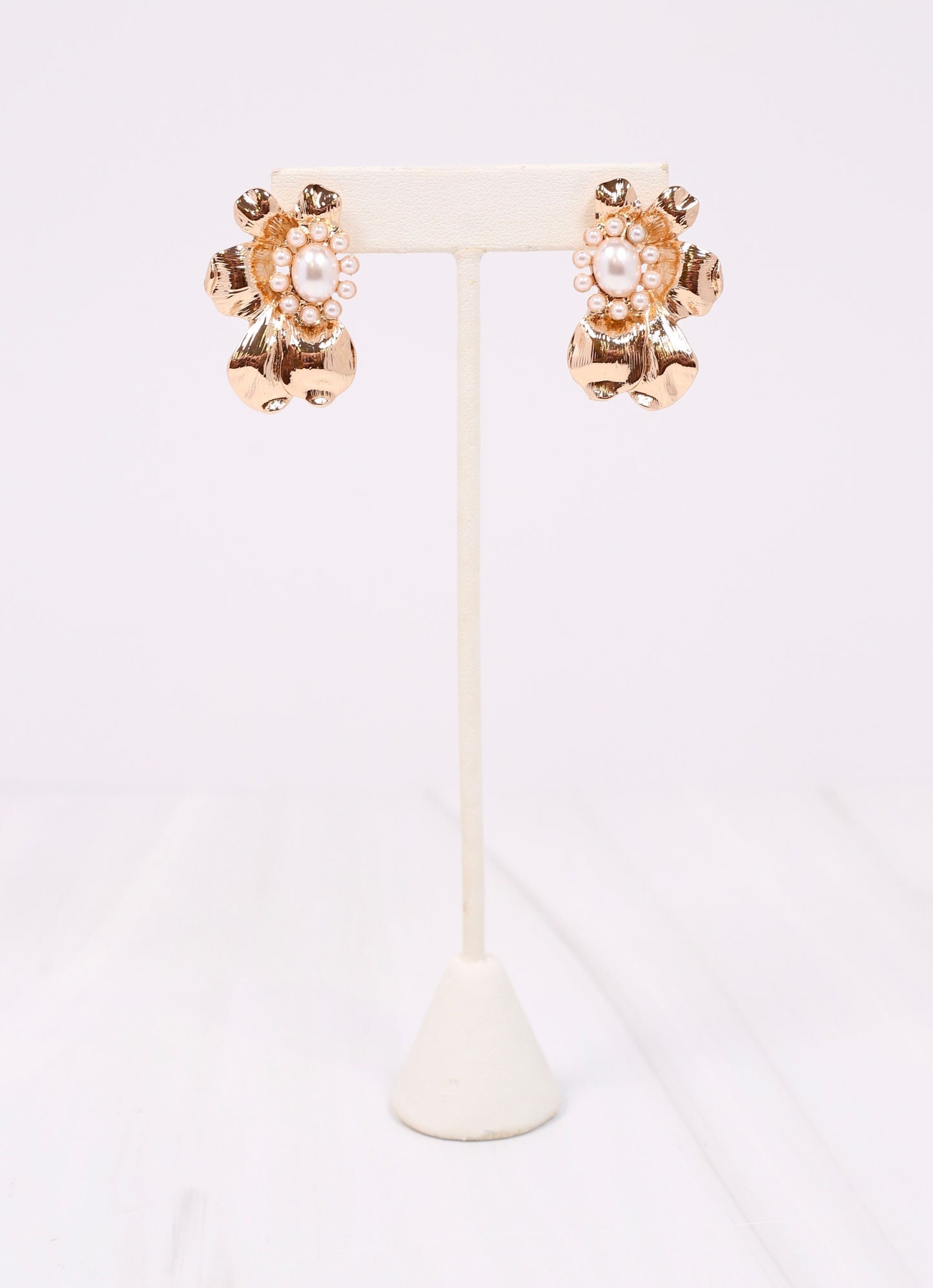 Rochelle Pearl Petal Earring GOLD