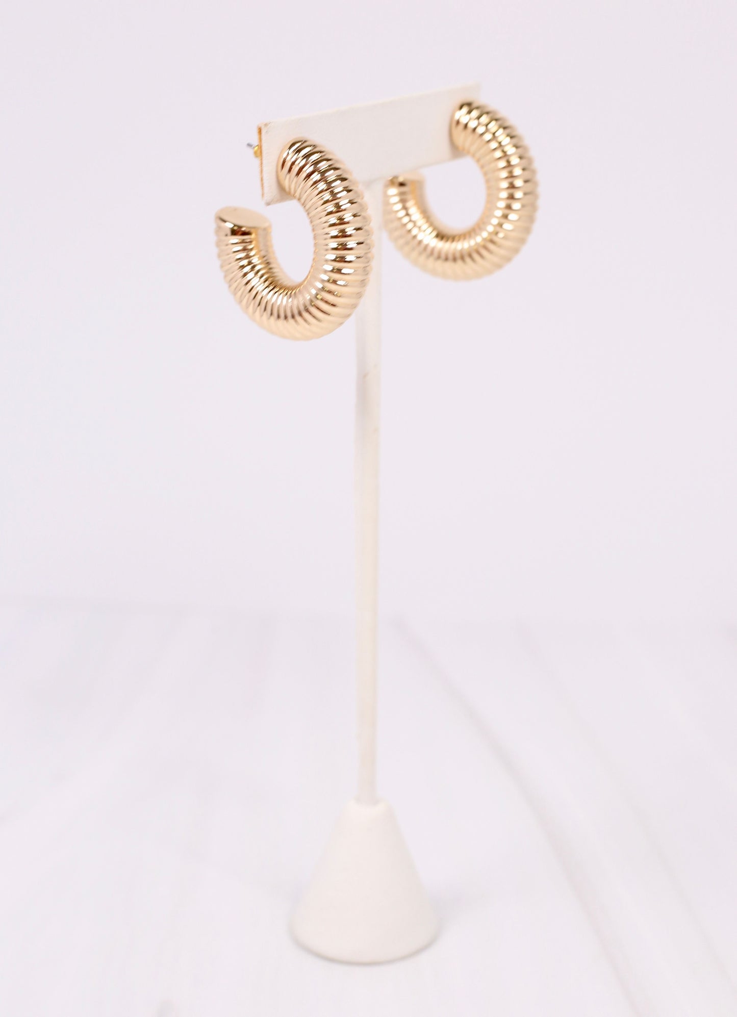 Sarelle Ribbed Hoop Earring GOLD