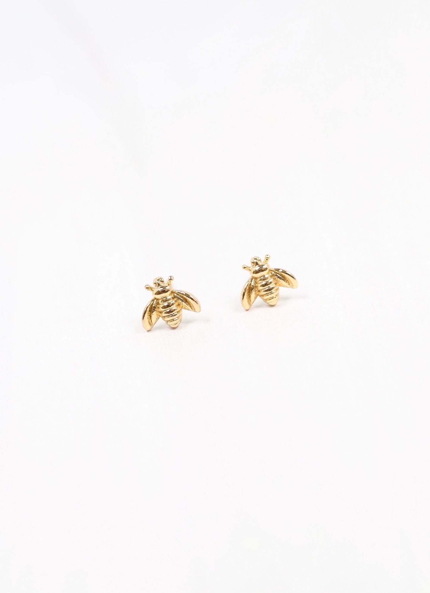 Buzzin Bee Earring GOLD