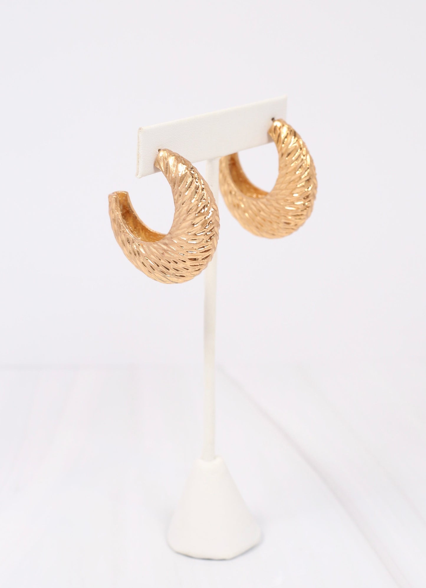 Eddie Textured Hoop Earring Gold