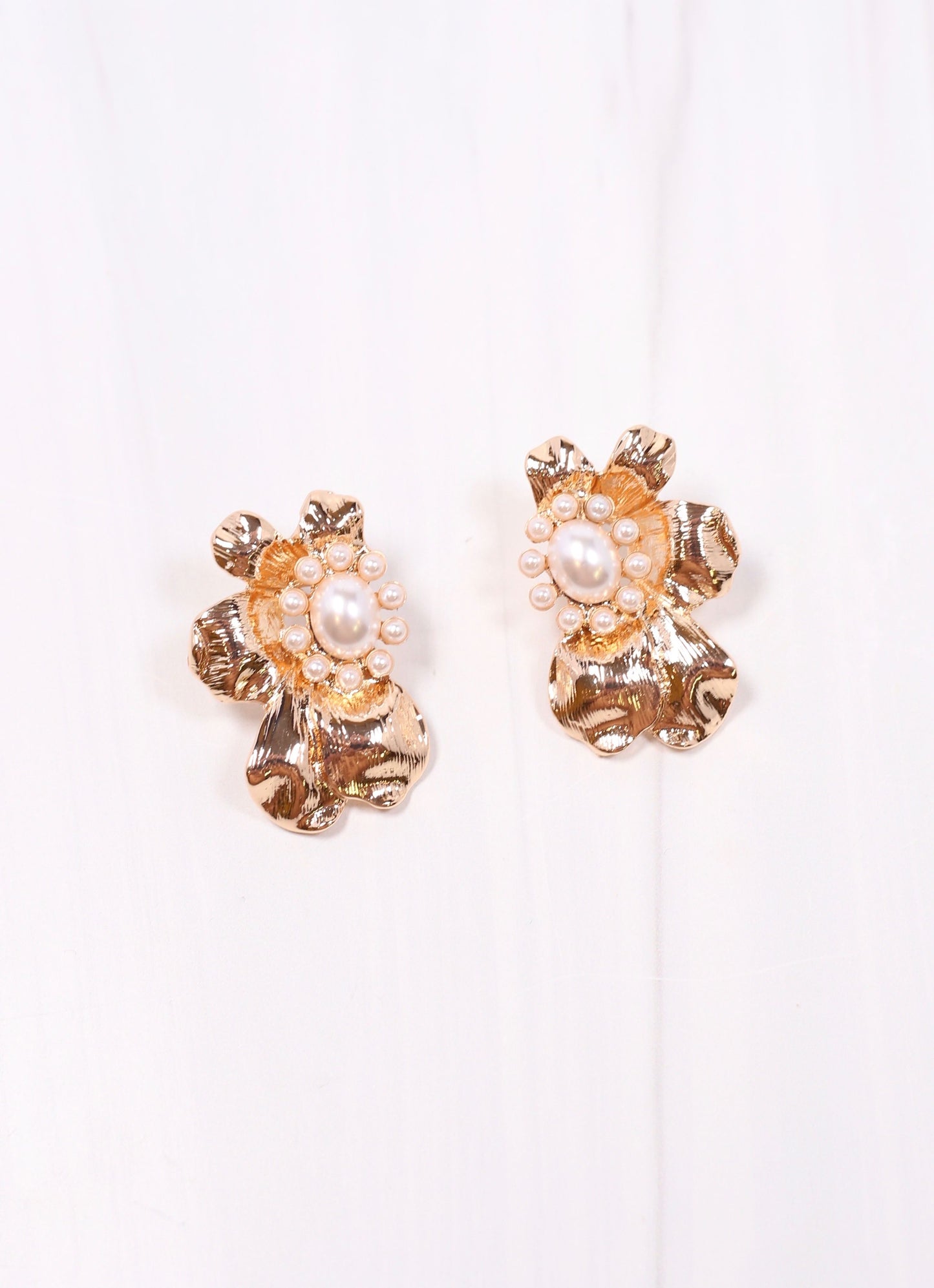 Rochelle Pearl Petal Earring GOLD