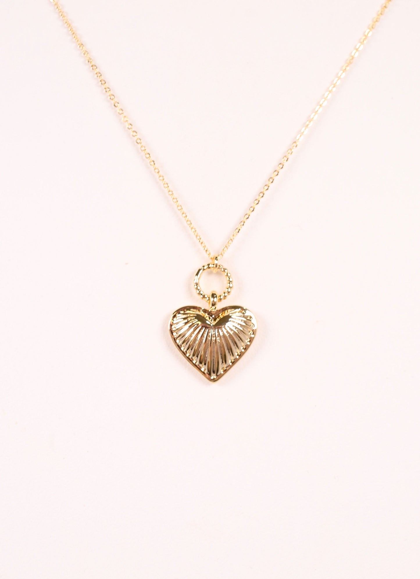 Shaylene Ribbed Heart Necklace GOLD