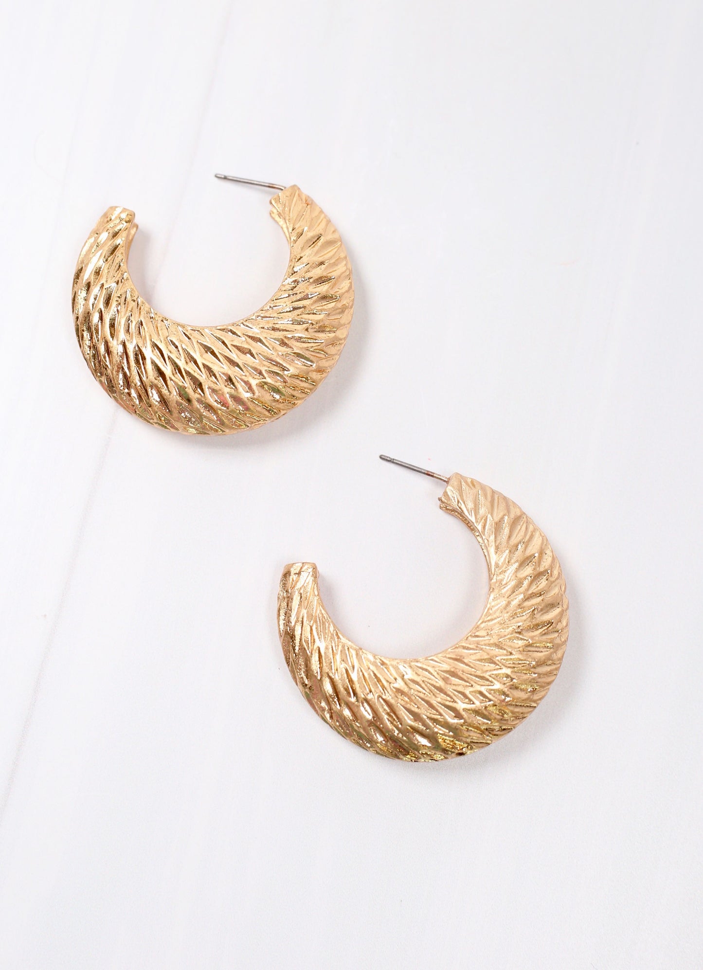 Eddie Textured Hoop Earring Gold