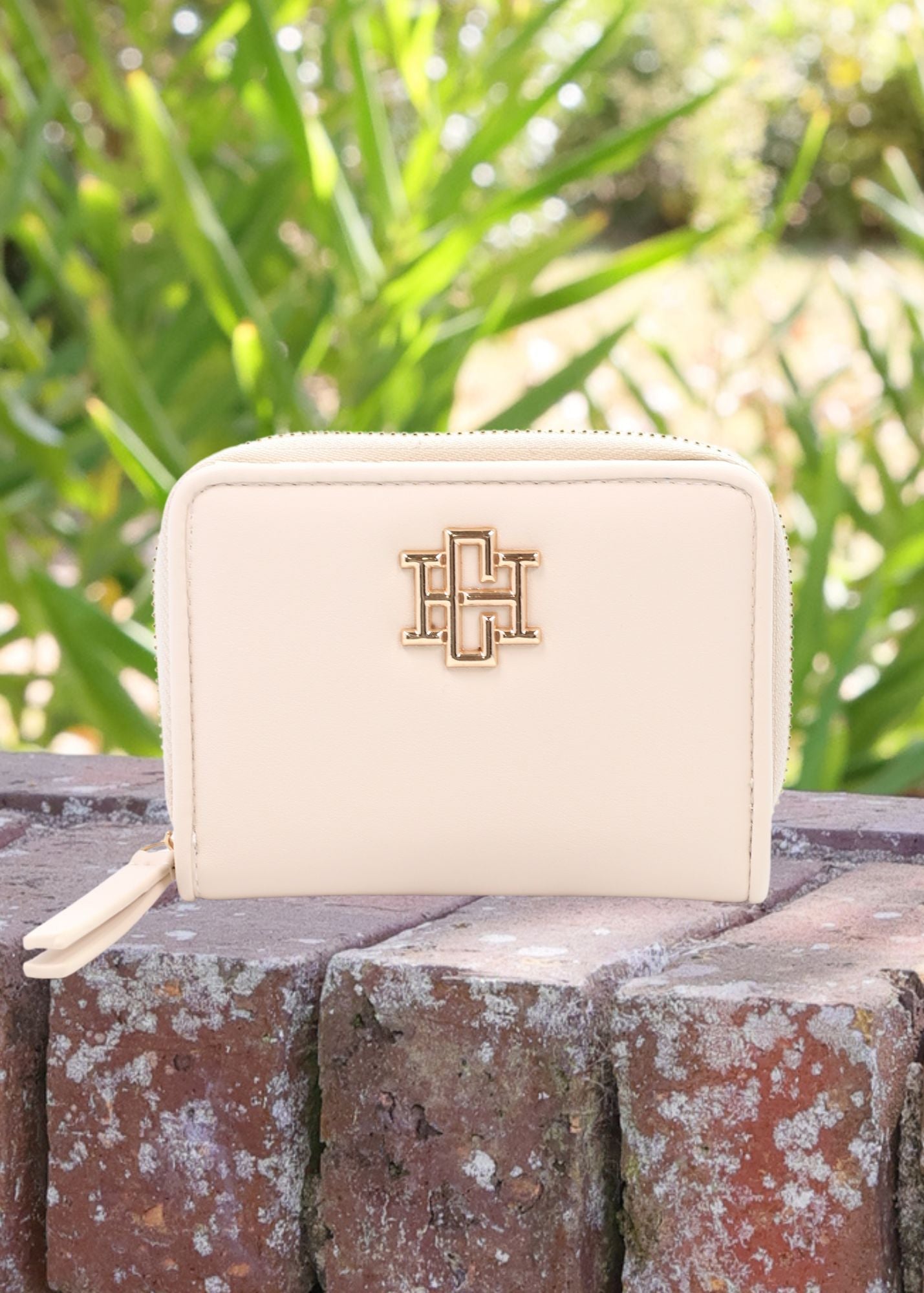 Nadine Zippered Wallet Cream