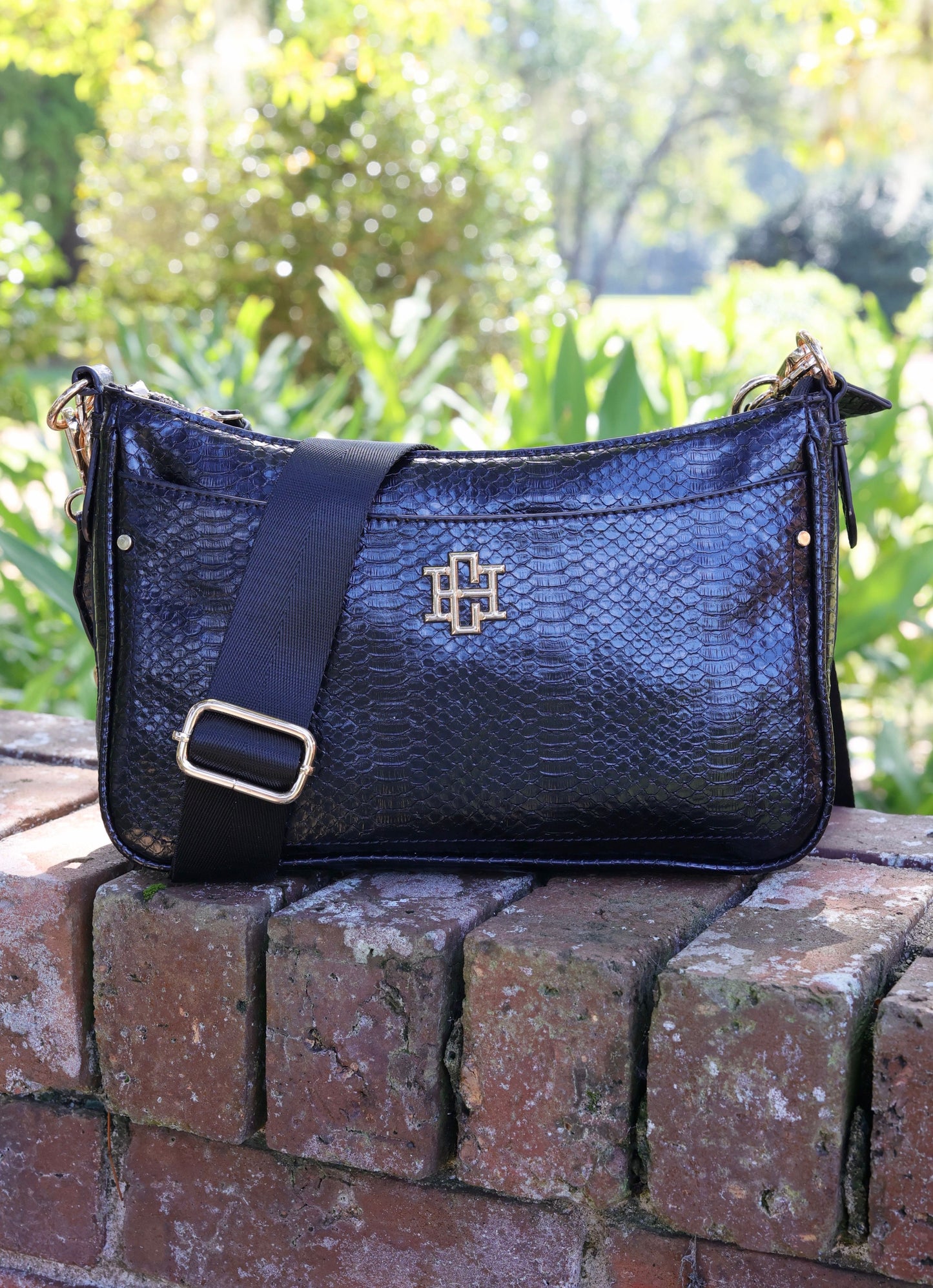 Paxton Crossbody with Pockets Black ES