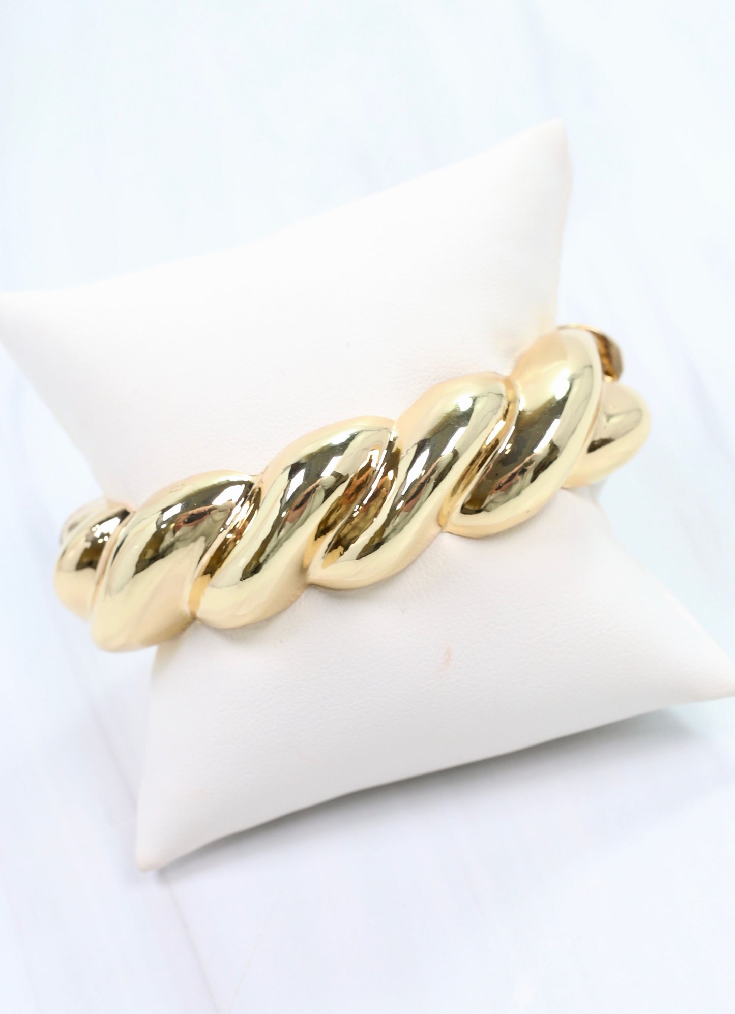 Eastwood Bangle Bracelet Shiny Gold