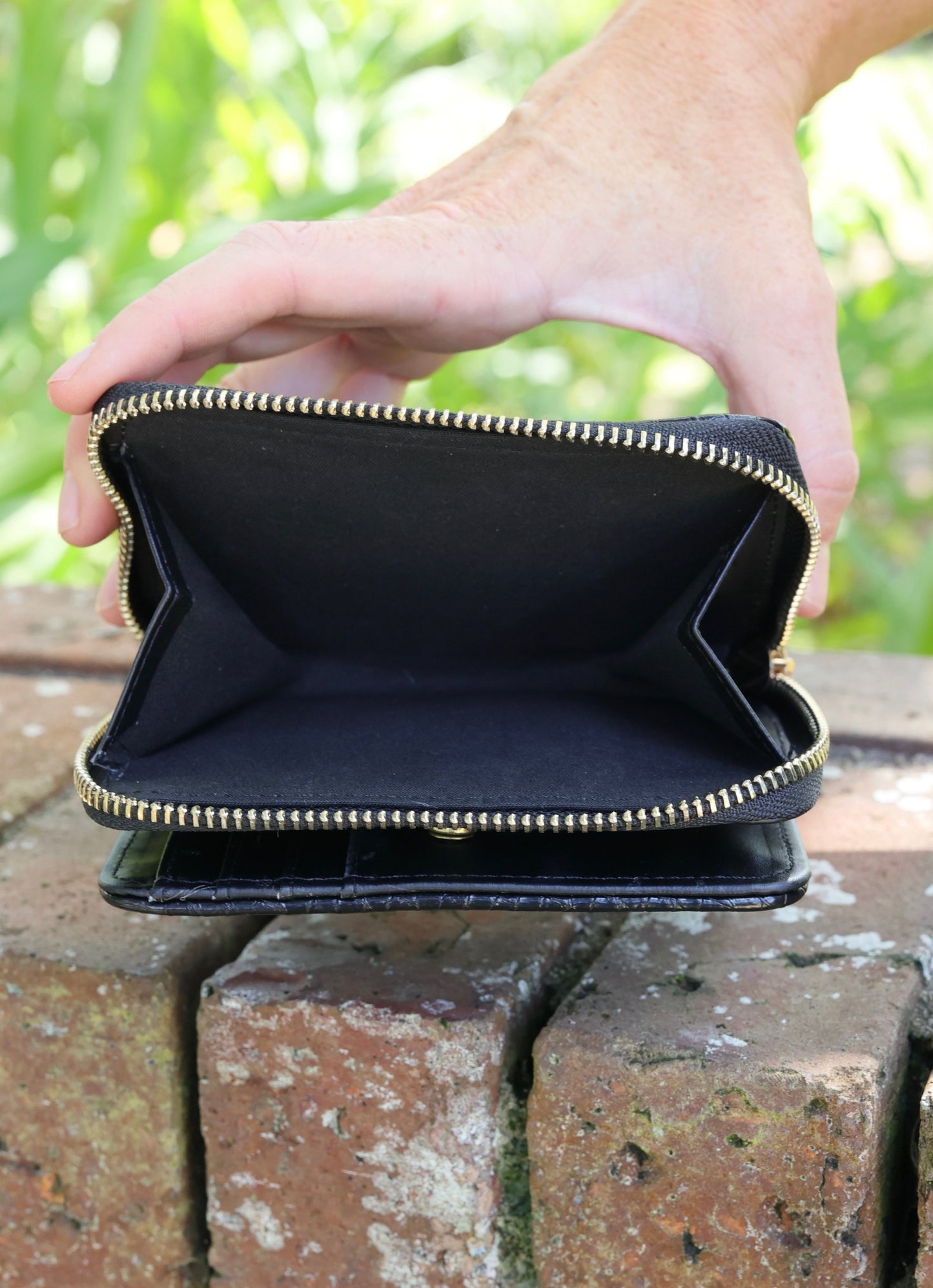 Nadine Zippered Wallet Black ES