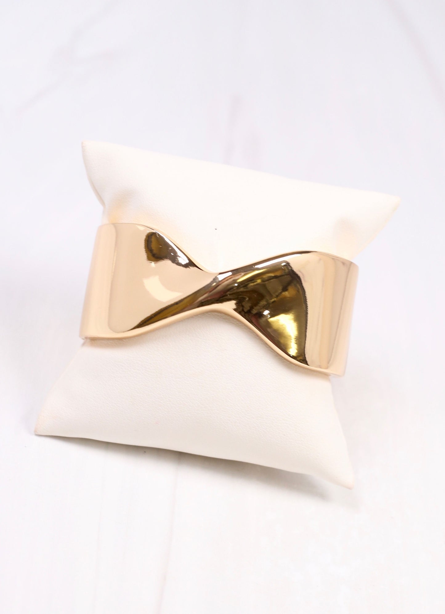 Jonny Wavy Cuff Bracelet SHINY GOLD