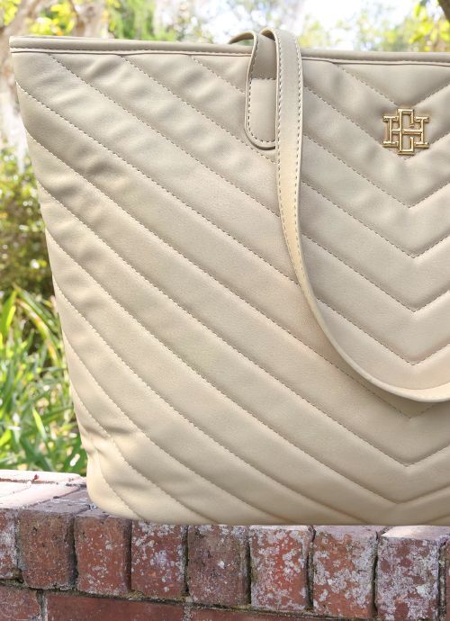 James Tote Nude V Quilted