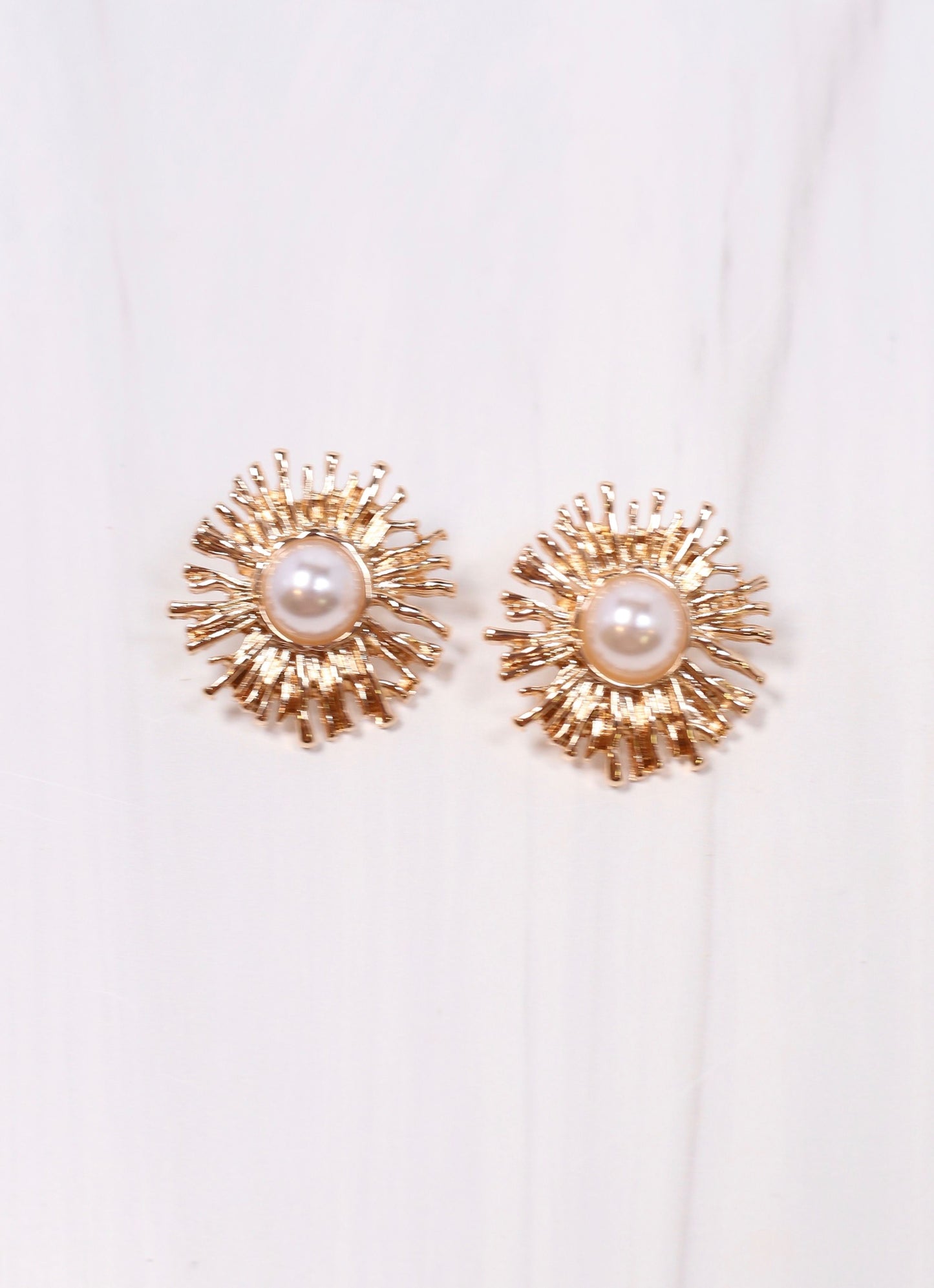 Aurelie Pearl and Metal Earring GOLD