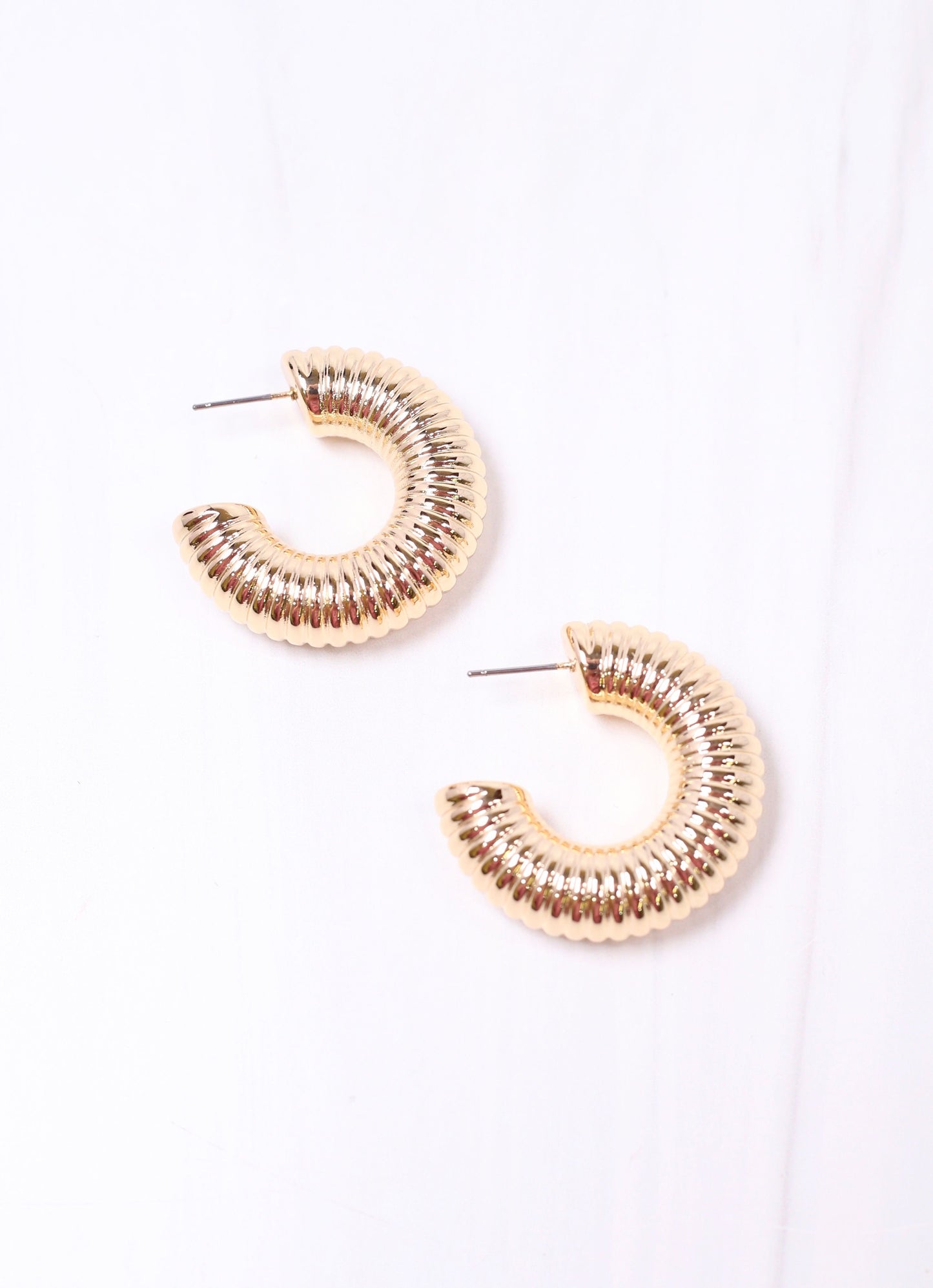 Sarelle Ribbed Hoop Earring GOLD