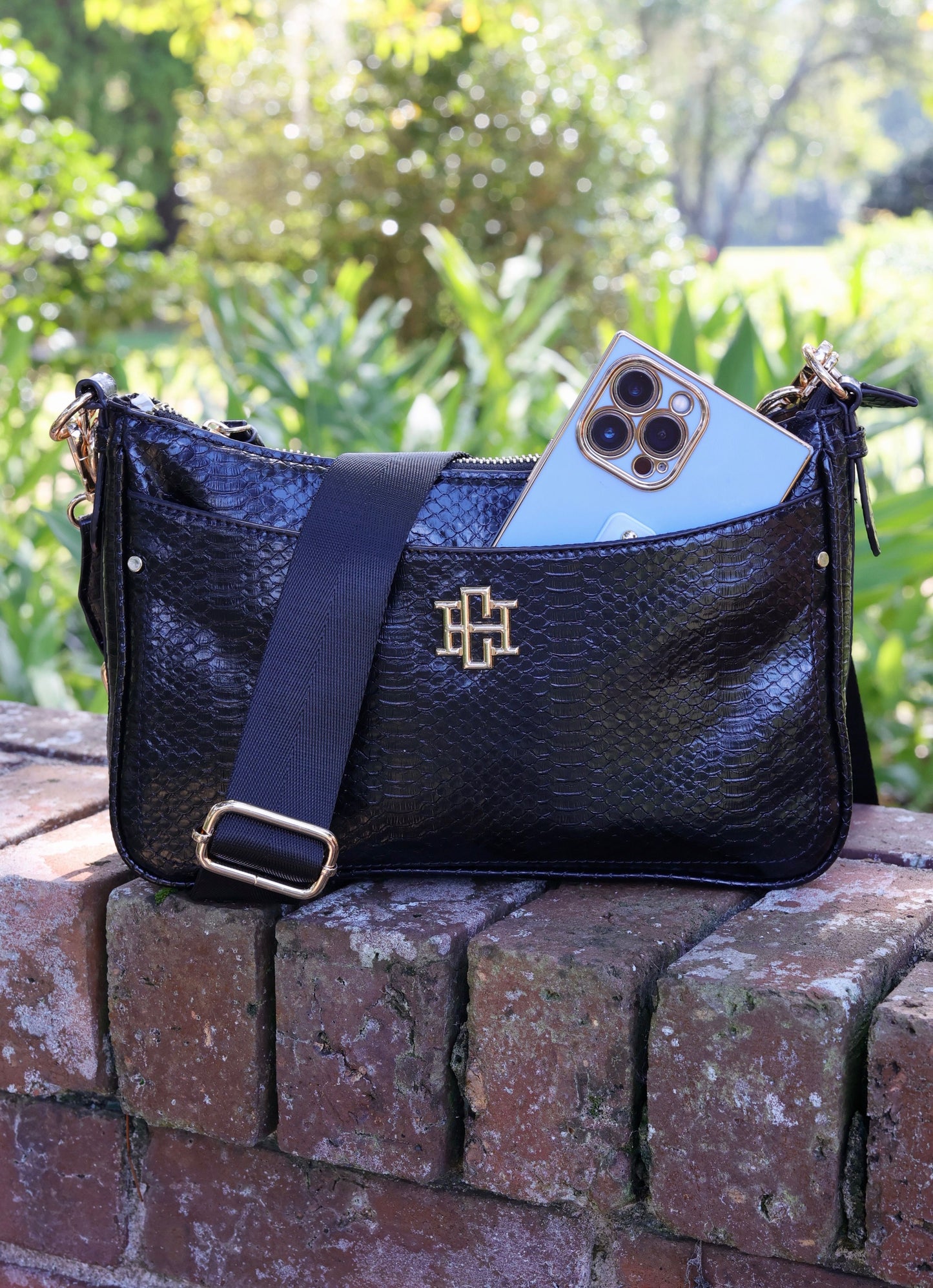 Paxton Crossbody with Pockets Black ES