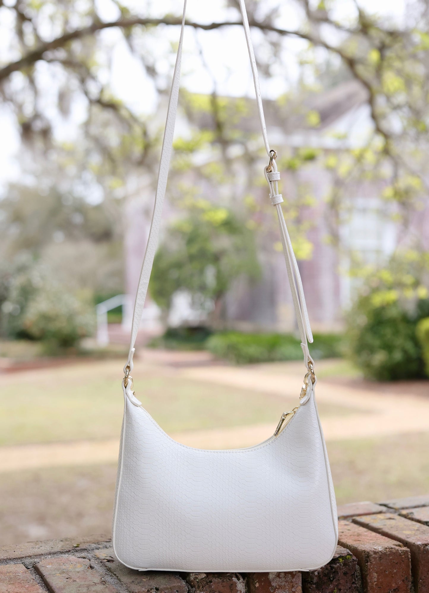 Billie Crossbody with Chain Cream